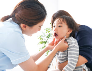 宇都宮市(雀宮、上三川町)のこうだい歯科で乳歯の「ピンク歯」はなぜ起こる？原因や治療法を解説